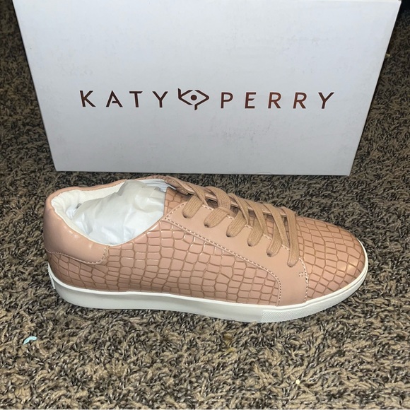 Katy Perry Butterscotch The Rizzo Cherry Sneakers Women’s Size 5.5 - Picture 2 of 13